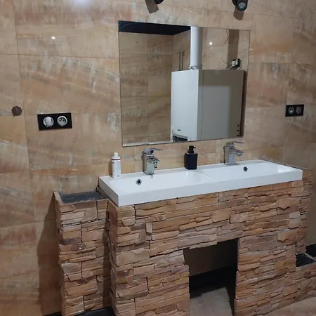 Appartement V Centre Mesta S Terasou A Zahradou Košice