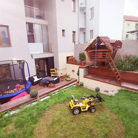 Appartement V Centre Mesta S Terasou A Zahradou Košice